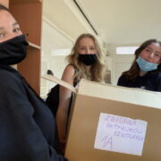 Zdjęcie - Wolontariat – zbiórka zbiórki artykułów szkolnych - klasa 1a (wrzesień 2021 r.)